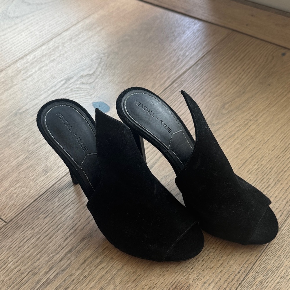 Kendall & Kylie Elegant Black Mules